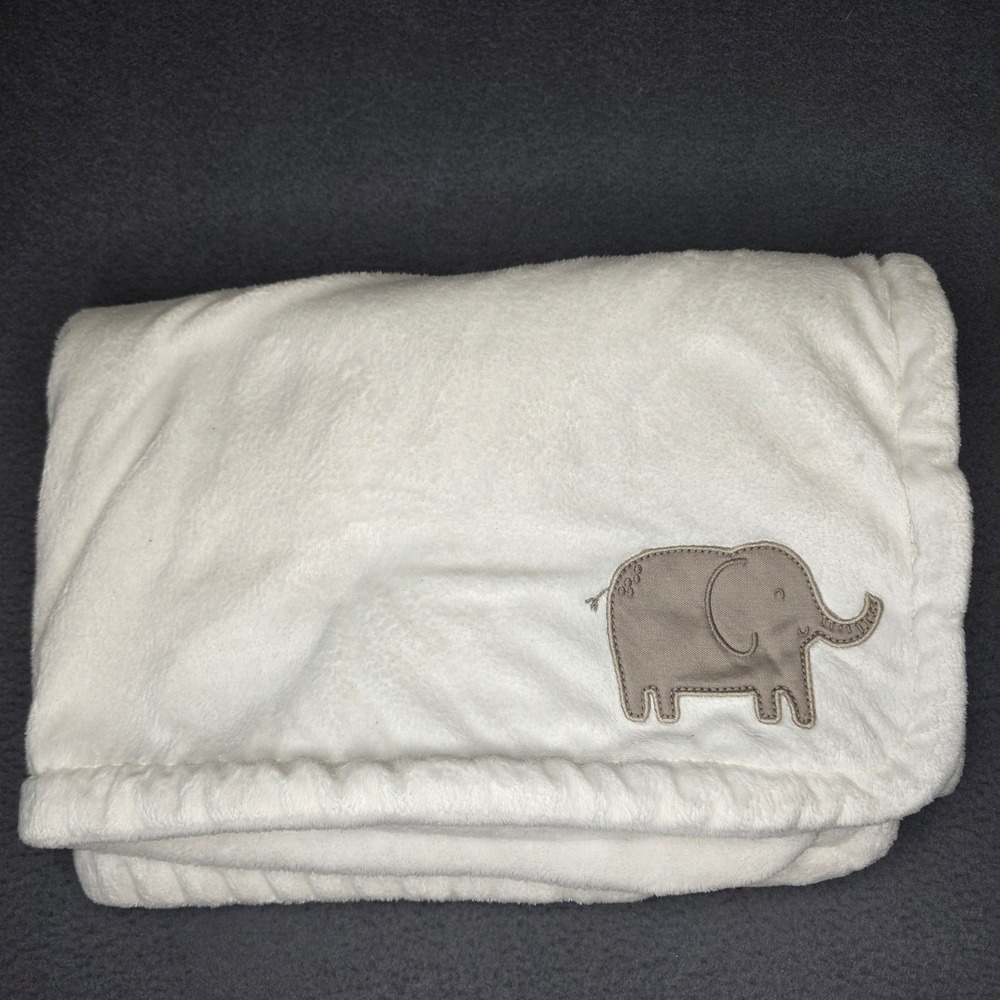 Carter's White Plush Gray Elephant Applique Plush Baby Blanket‎ CAR19669-IGP